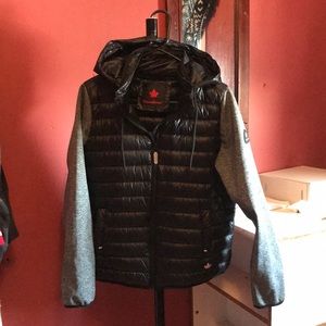 The ideal solution for chilly days, meet Canadiana women's transitional jacket.